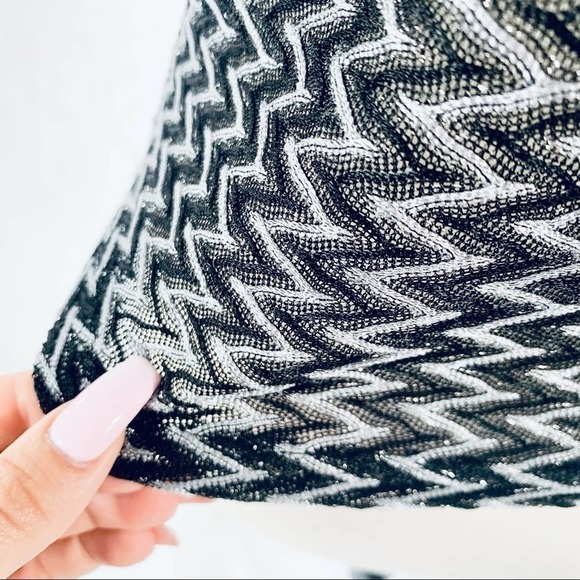 TASTY Sheer Chevron Blouse - Picture 7 of 9